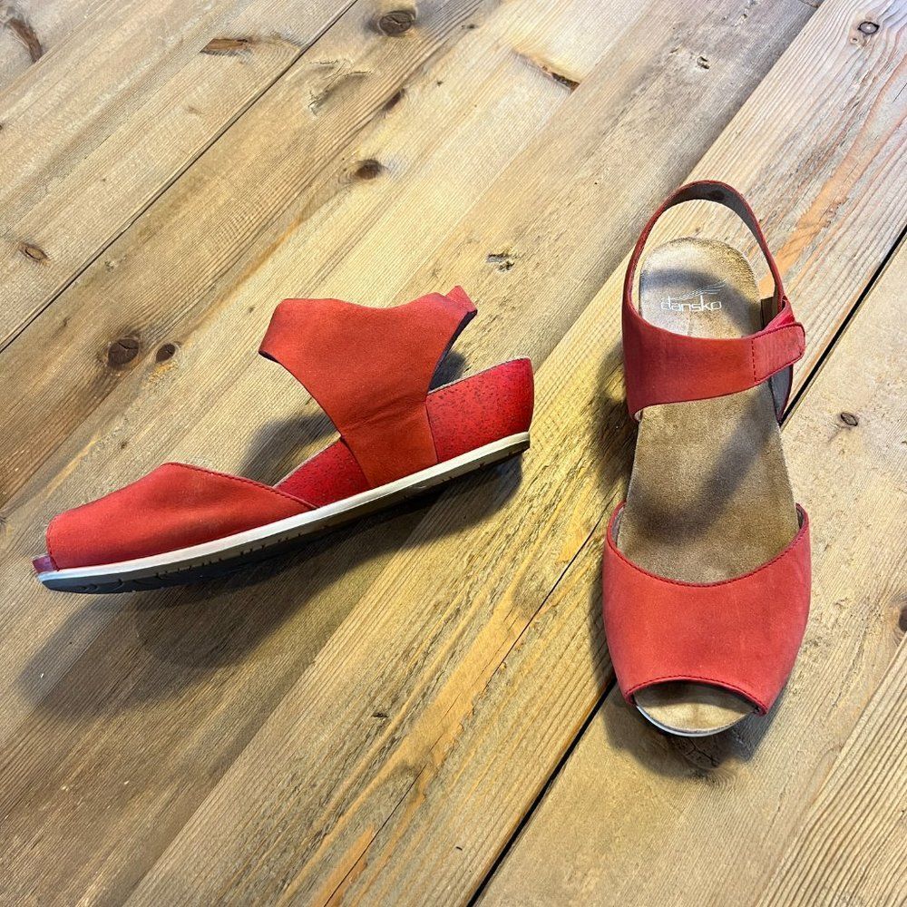 Dansko Vera Tomato Red Nubuck Sandal Size 8.5 - 9